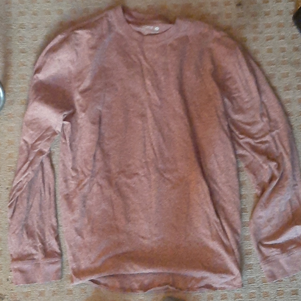Long sleeve athletic shirt